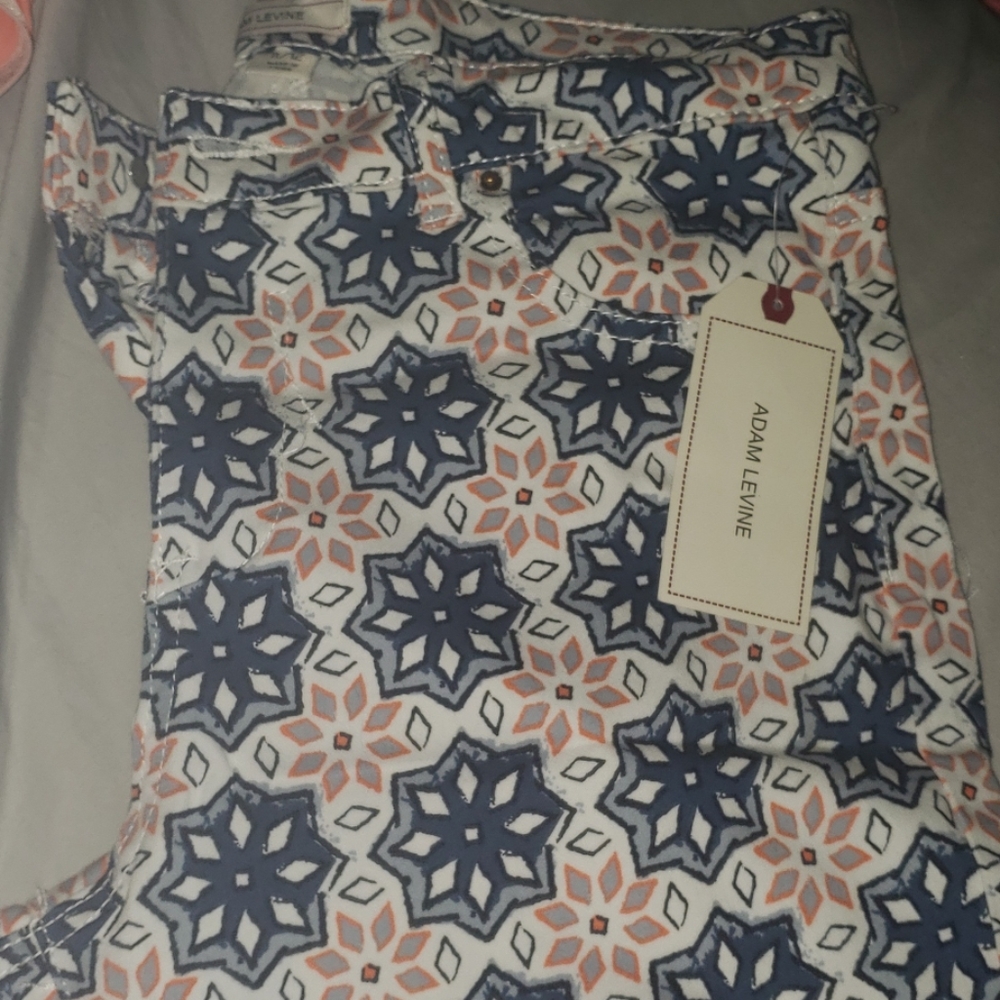 Adam Levine stretchy pansy